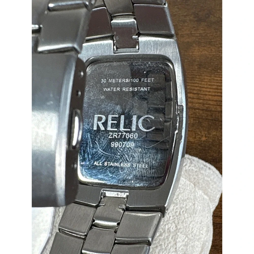 Relic Mens Blue‎ Dial Stainless Steel Date Watch ZR77060 30M Water Resistant
